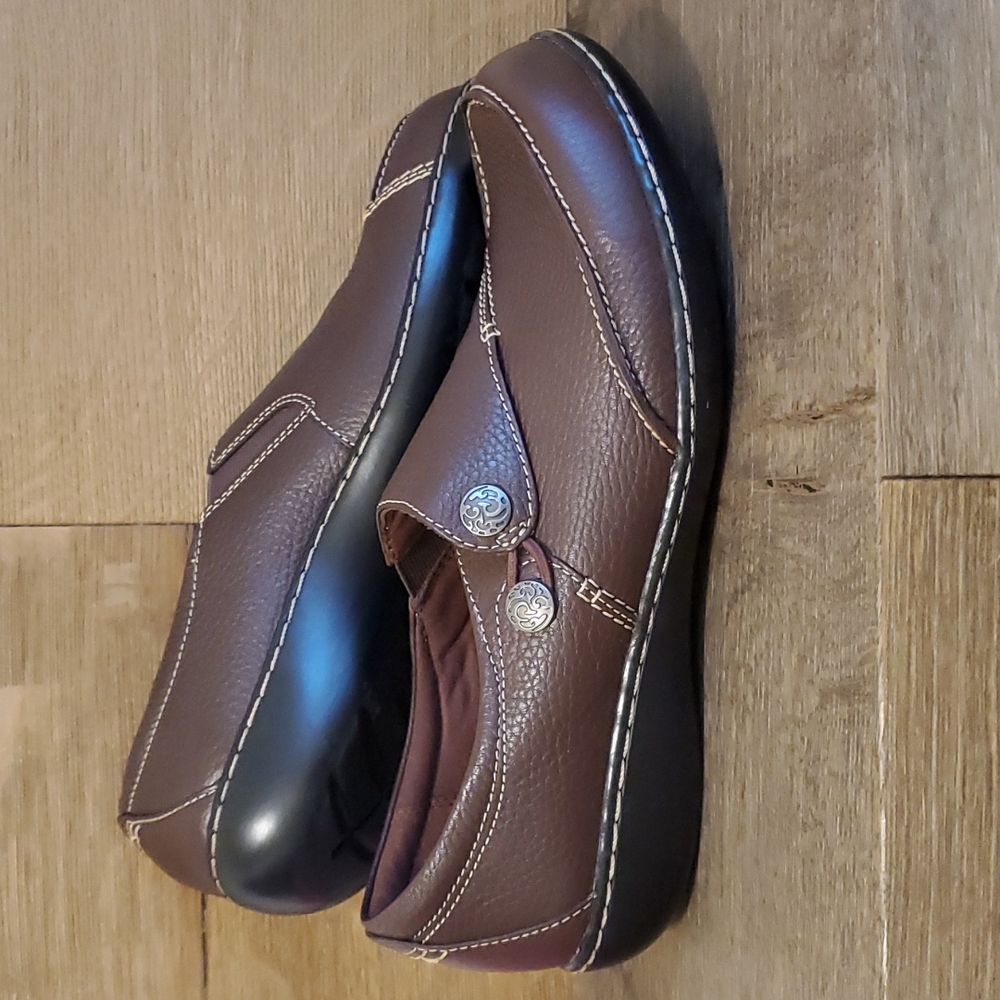 Clarks Ashland Lane Q Ultimate Comfort Size 11 M Womens Red Wood Slip-on